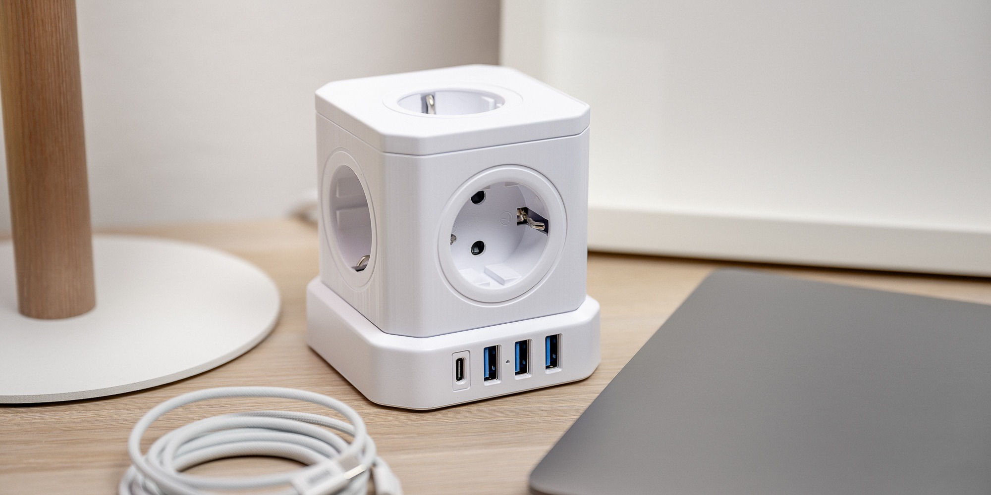 Newell-GaN-Power-Cube-9v1-bílá-12